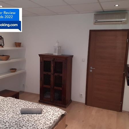 Utulny Apartman V Bratislava 6 外观 照片