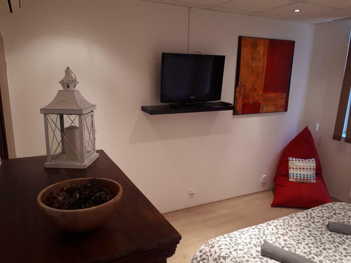 Utulny Apartman V Bratislava 6 外观 照片